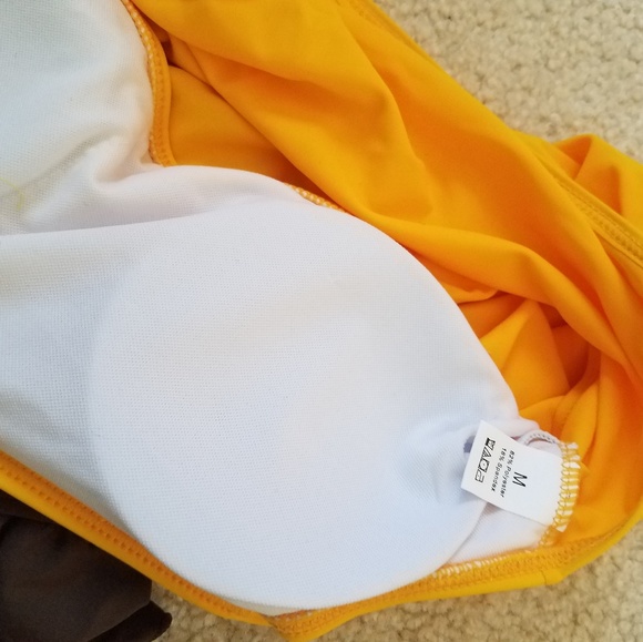 Off Shoulder Ruffle bikini - Picture 6 of 6